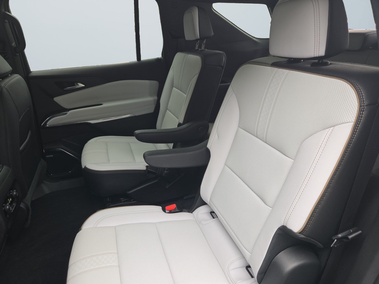 Used 2025 Chevrolet Traverse High Country FWD image 15