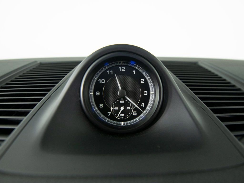 Certified 2025 Porsche Macan image 24