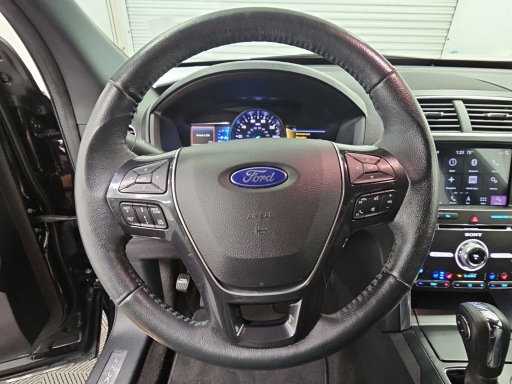 Used 2018 Ford Explorer Limited w/ Equipment Group 301A AWD/4WD image 28