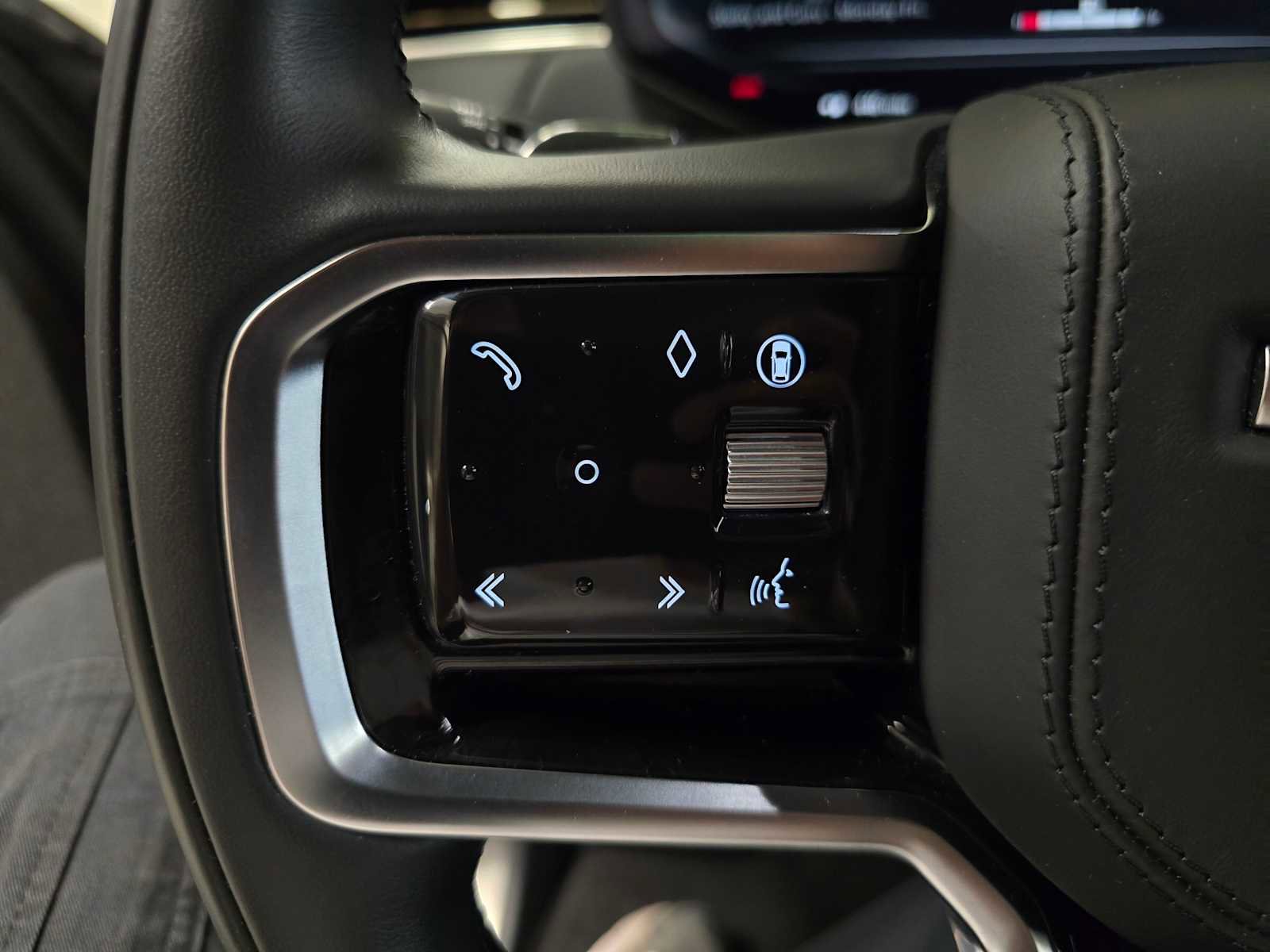 Used 2025 Land Rover Range Rover Sport image 33