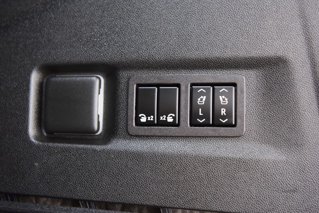 Used 2024 GMC Yukon XL Denali AWD/4WD image 27