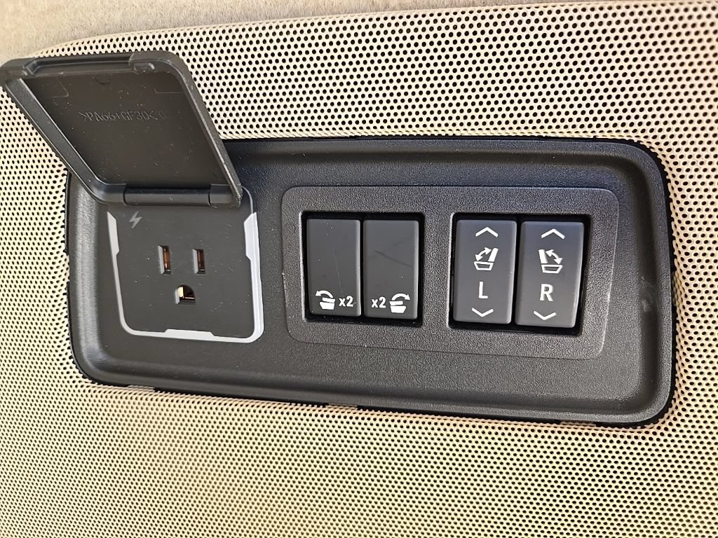 Used 2024 Cadillac Escalade Premium Luxury AWD/4WD image 62