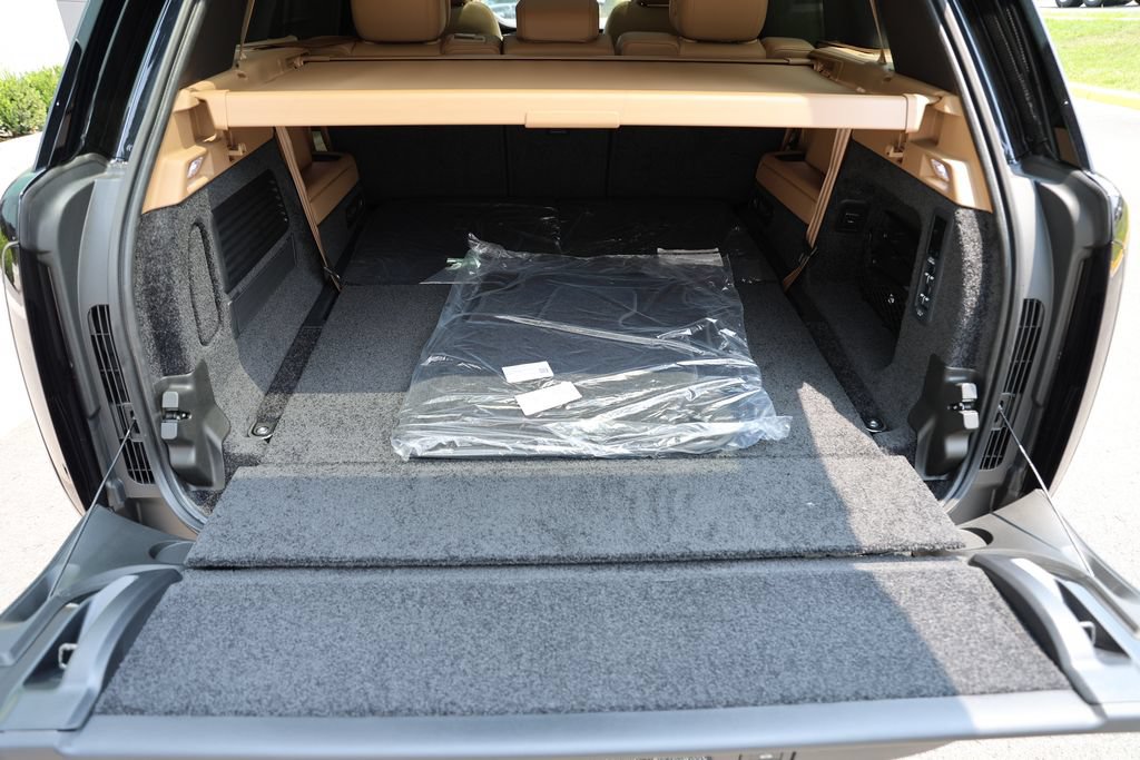 New 2026 Land Rover Range Rover Long Wheelbase SE AWD/4WD image 10