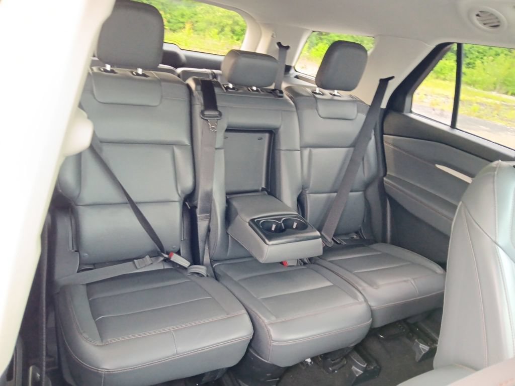 Used 2025 Ford Explorer Active w/ Active Comfort Package AWD/4WD image 39