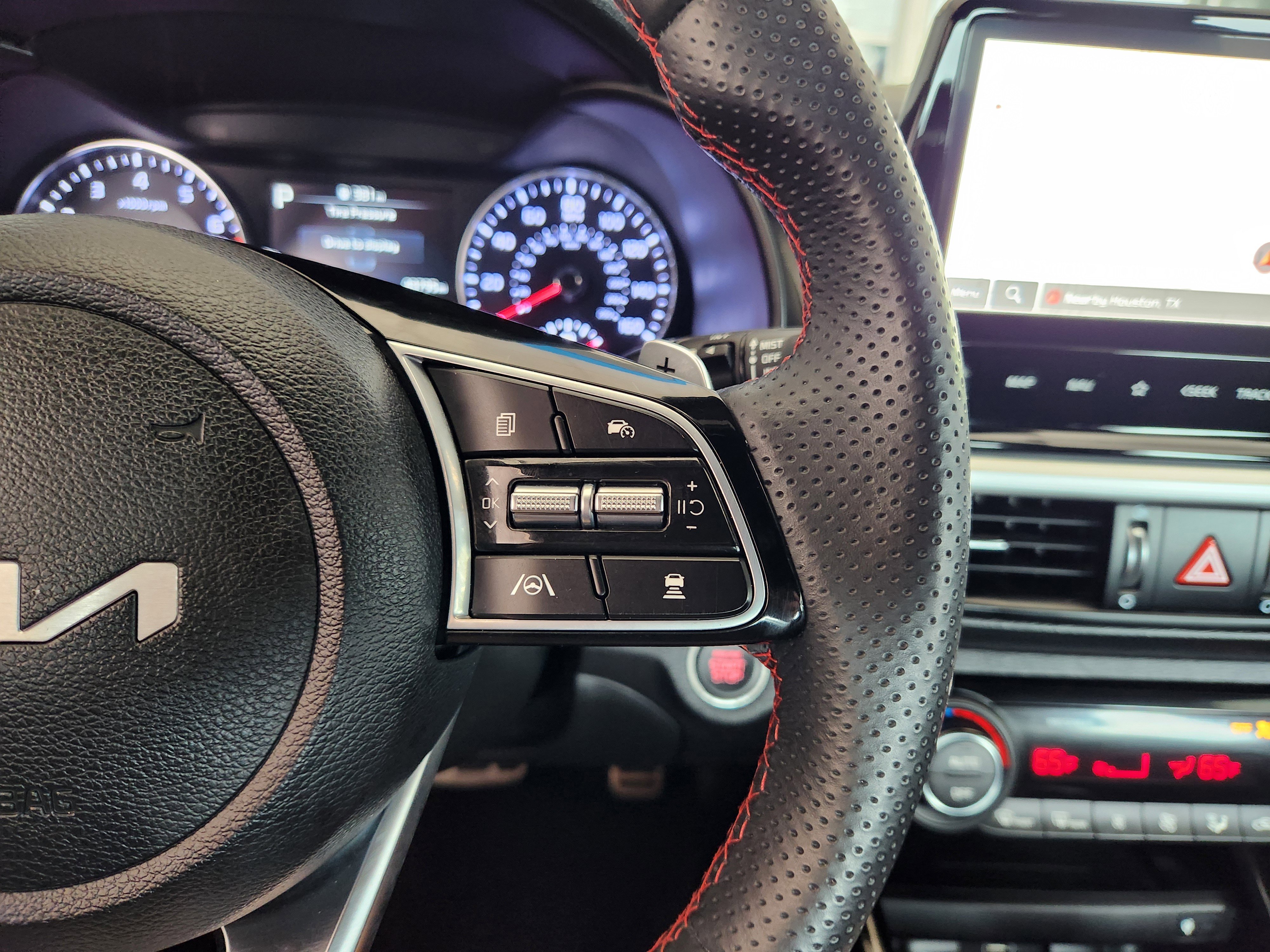 Used 2023 Kia Forte GT image 31