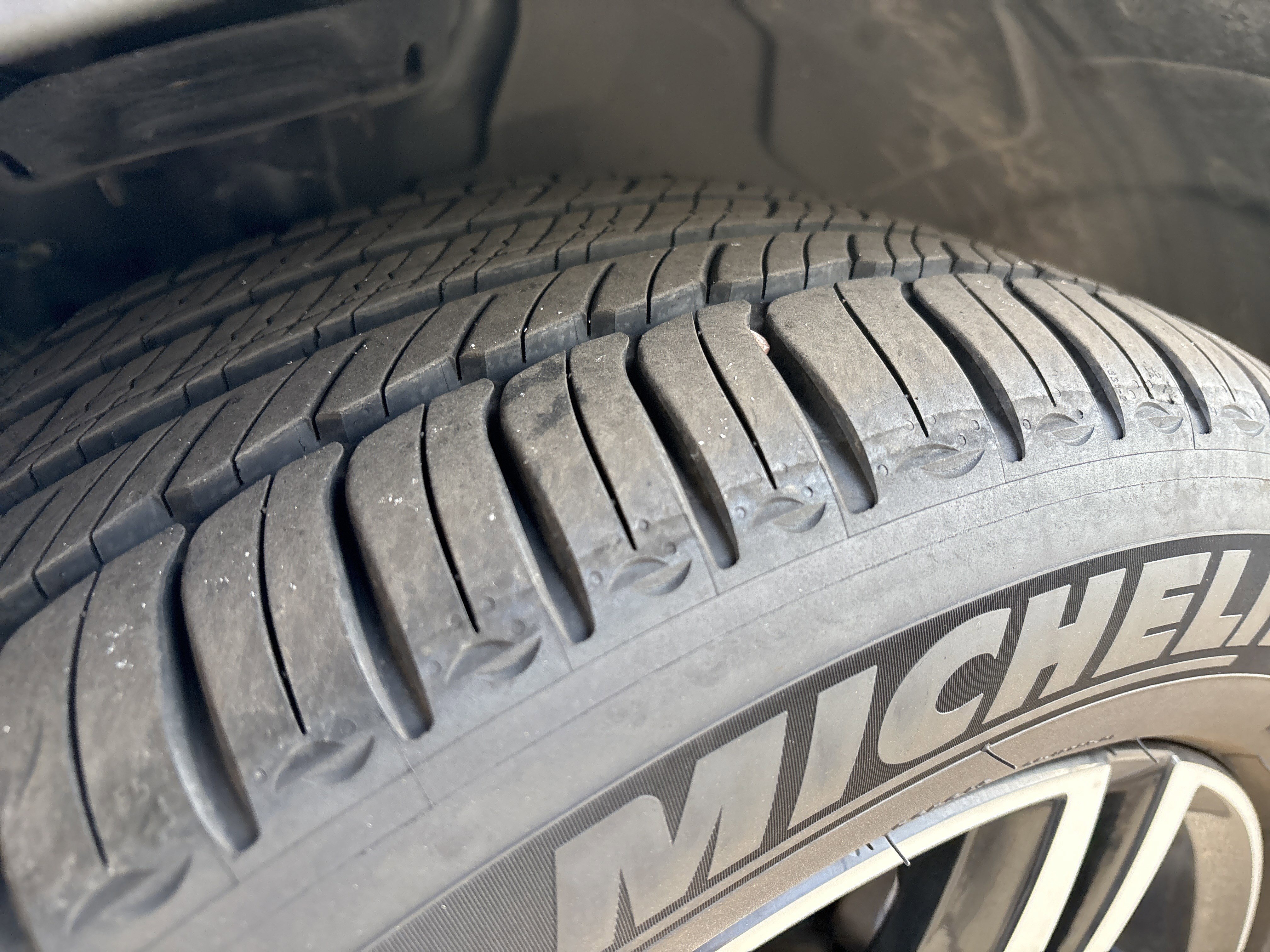 Used 2025 Volvo XC40 B5 Core image 12