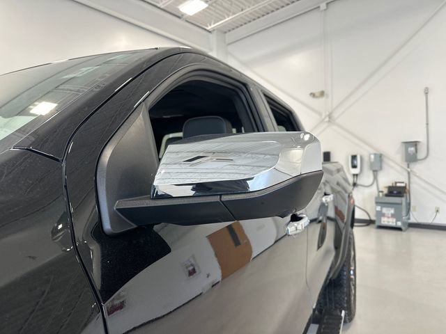 Used 2024 GMC Canyon Denali image 17