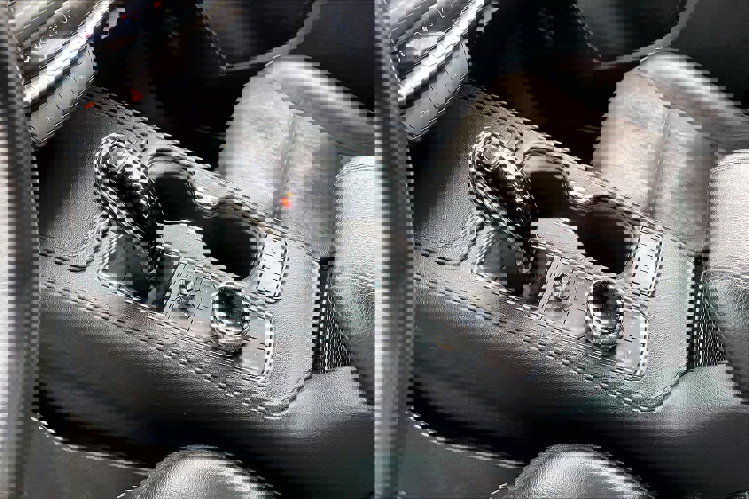 Used 2024 Cadillac XT4 Premium Luxury image 17