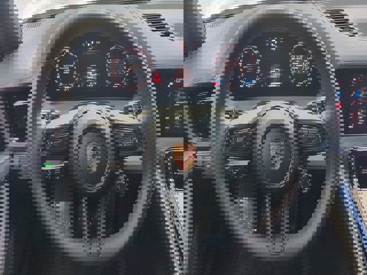 Used 2025 Porsche Panamera image 25