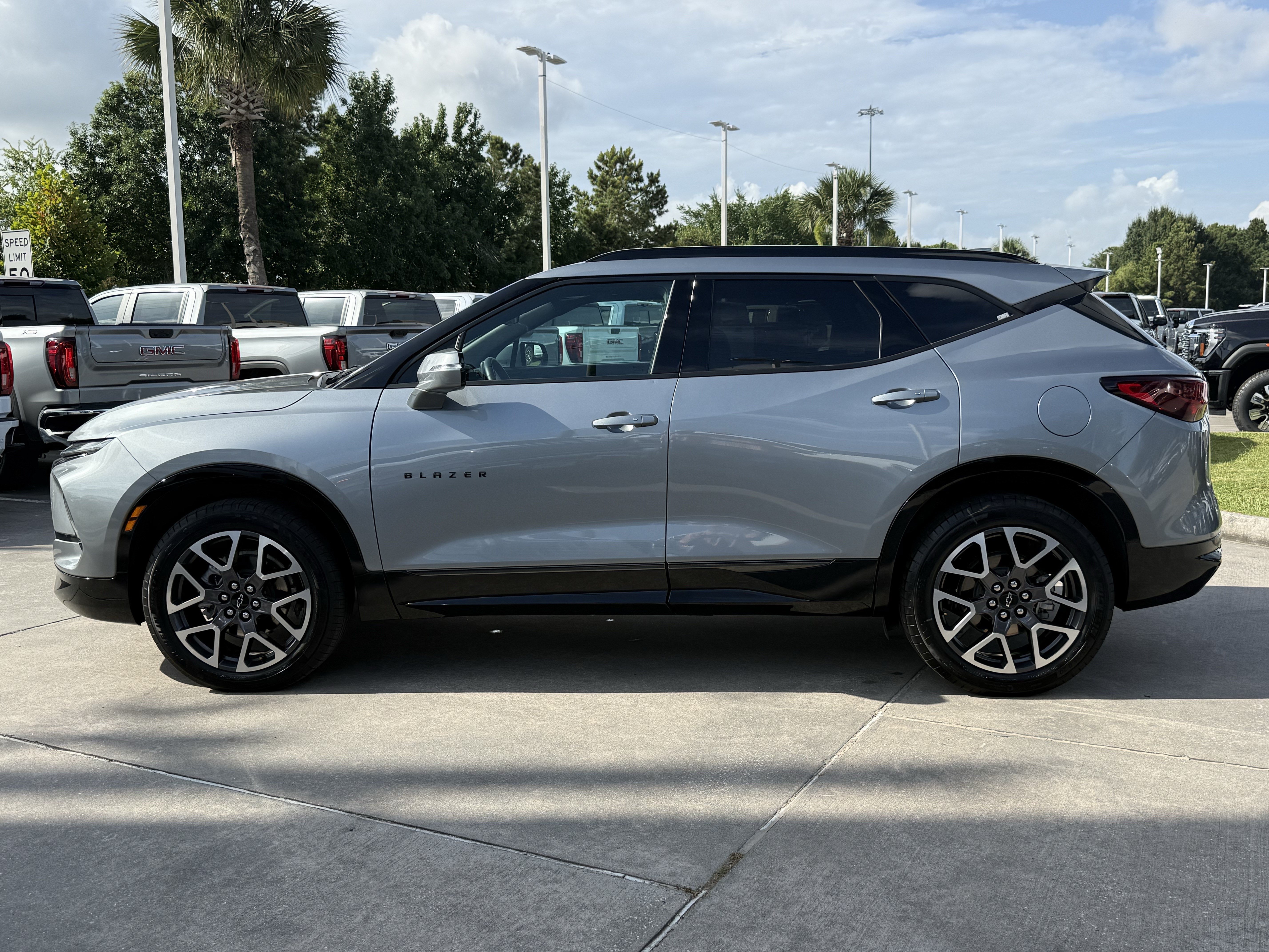 Used 2025 Chevrolet Blazer RS FWD image 8