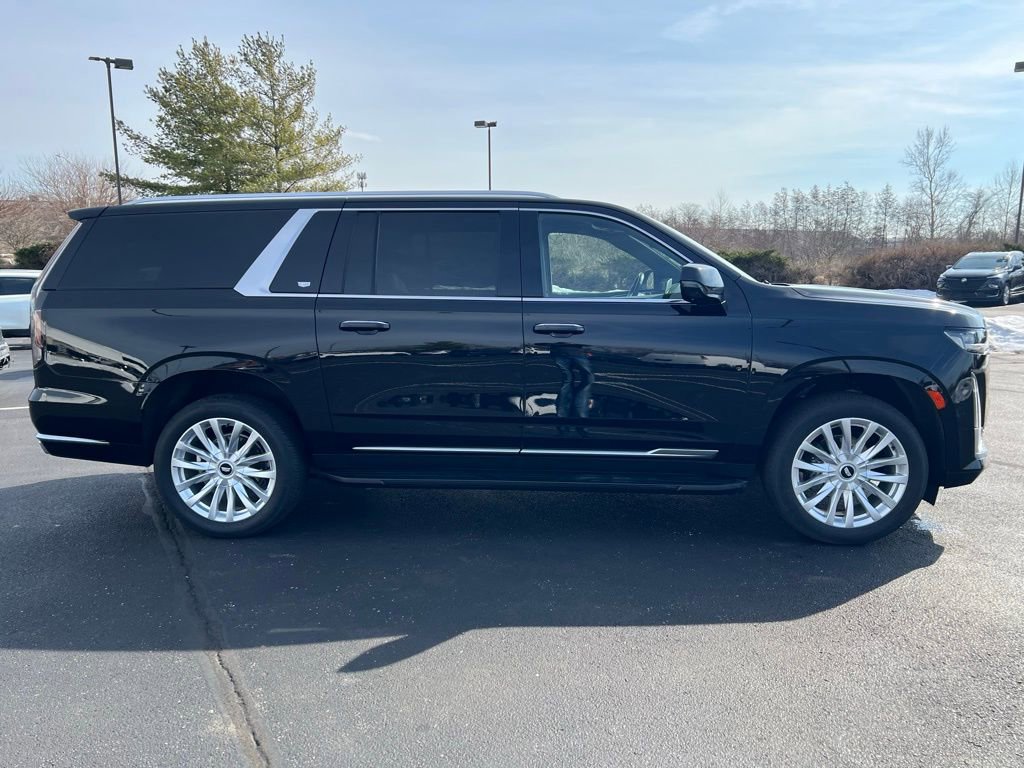 Used 2024 Cadillac Escalade ESV Luxury image 5