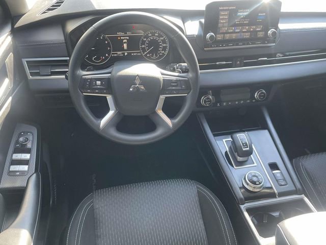 Used 2024 Mitsubishi Outlander ES AWD/4WD image 13