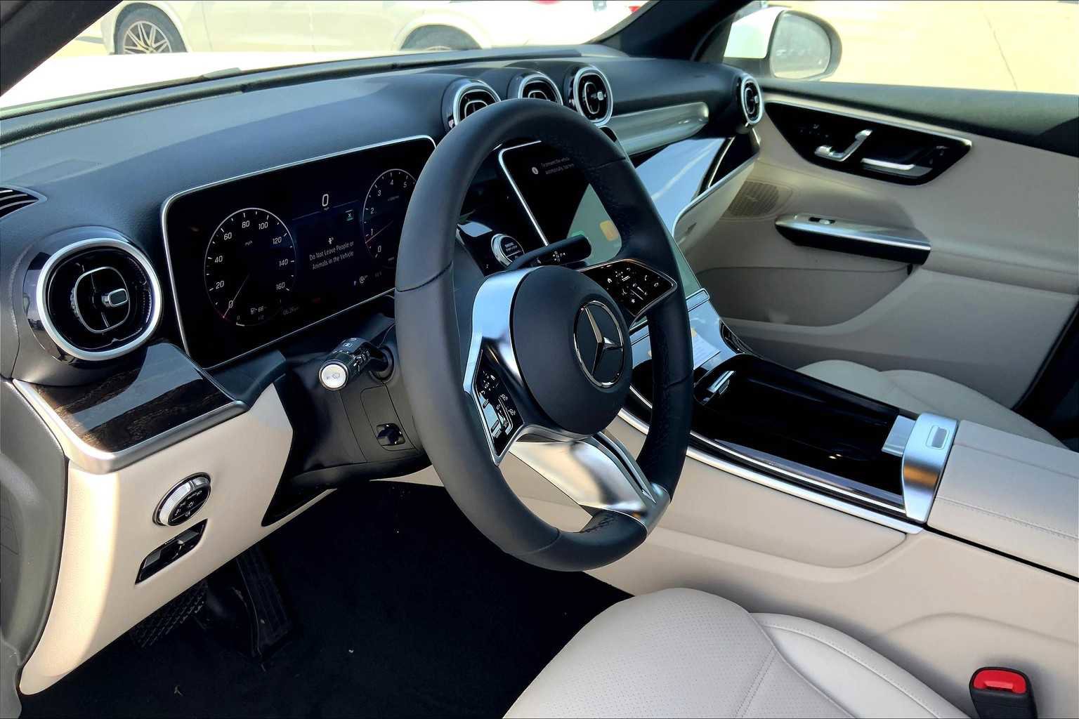 Certified 2025 Mercedes-Benz GLC 300 4MATIC image 9