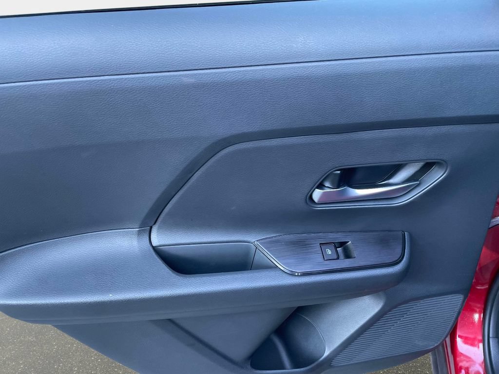 Used 2025 Nissan Kicks SV FWD image 15