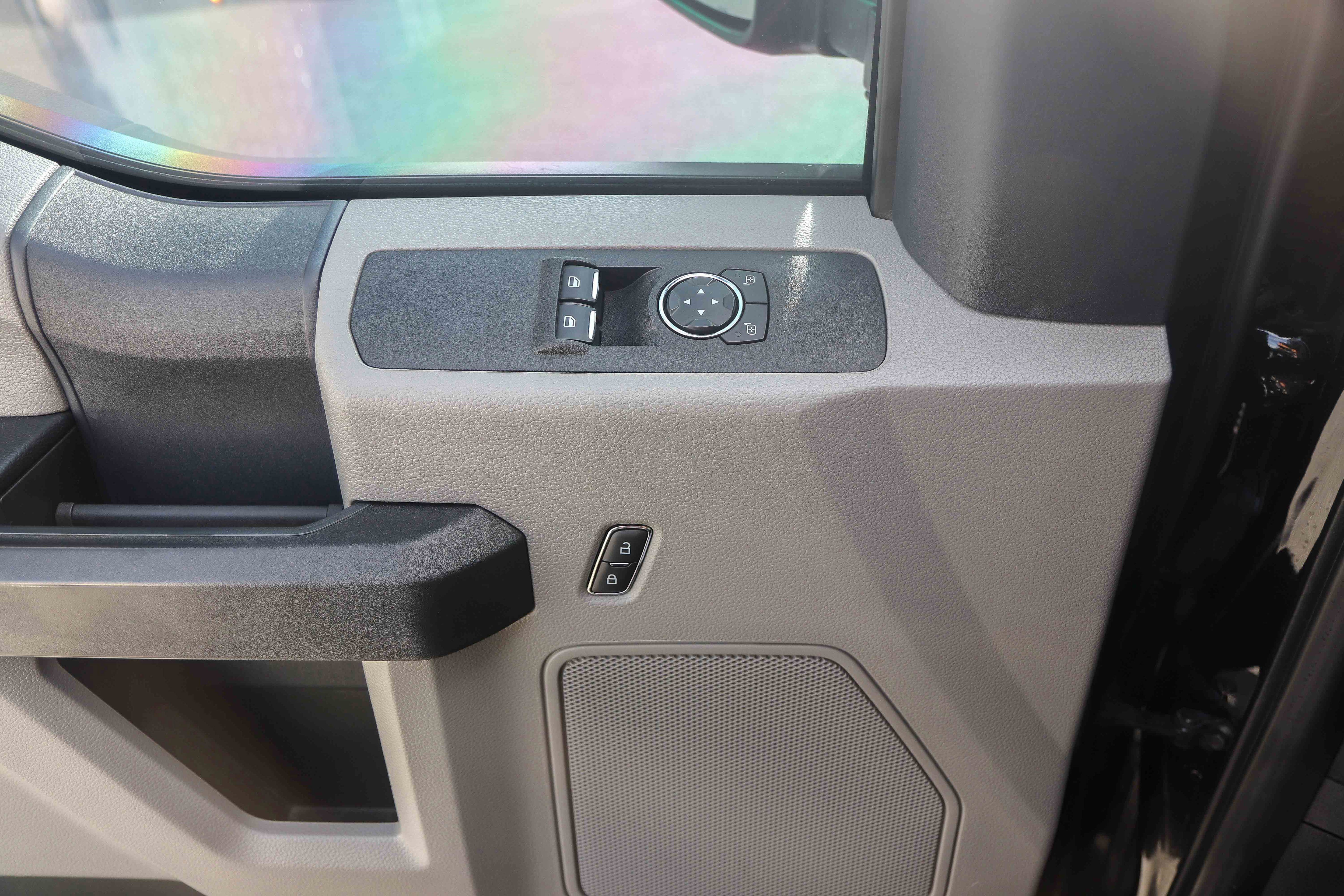 Used 2022 Ford F550 4x4 Regular Cab Super Duty w/ Power Equipment Group image 23