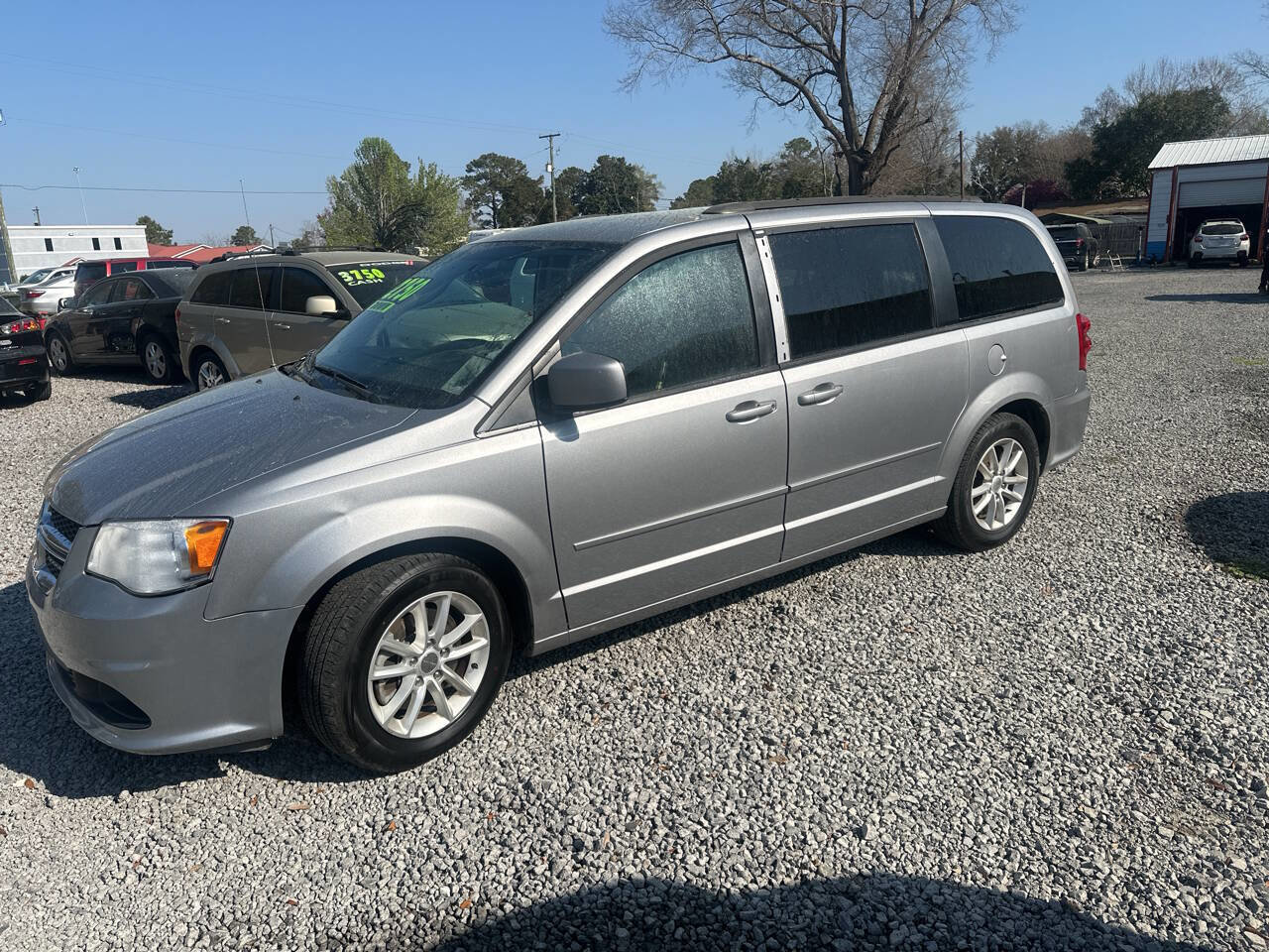 Used 2016 Dodge Grand Caravan SXT w/ UConnect Hands-Free Group FWD image 4