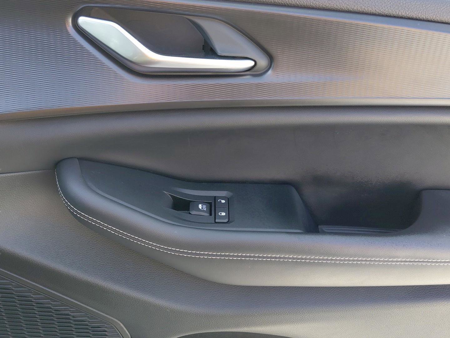 Used 2023 Jeep Grand Cherokee Altitude image 31