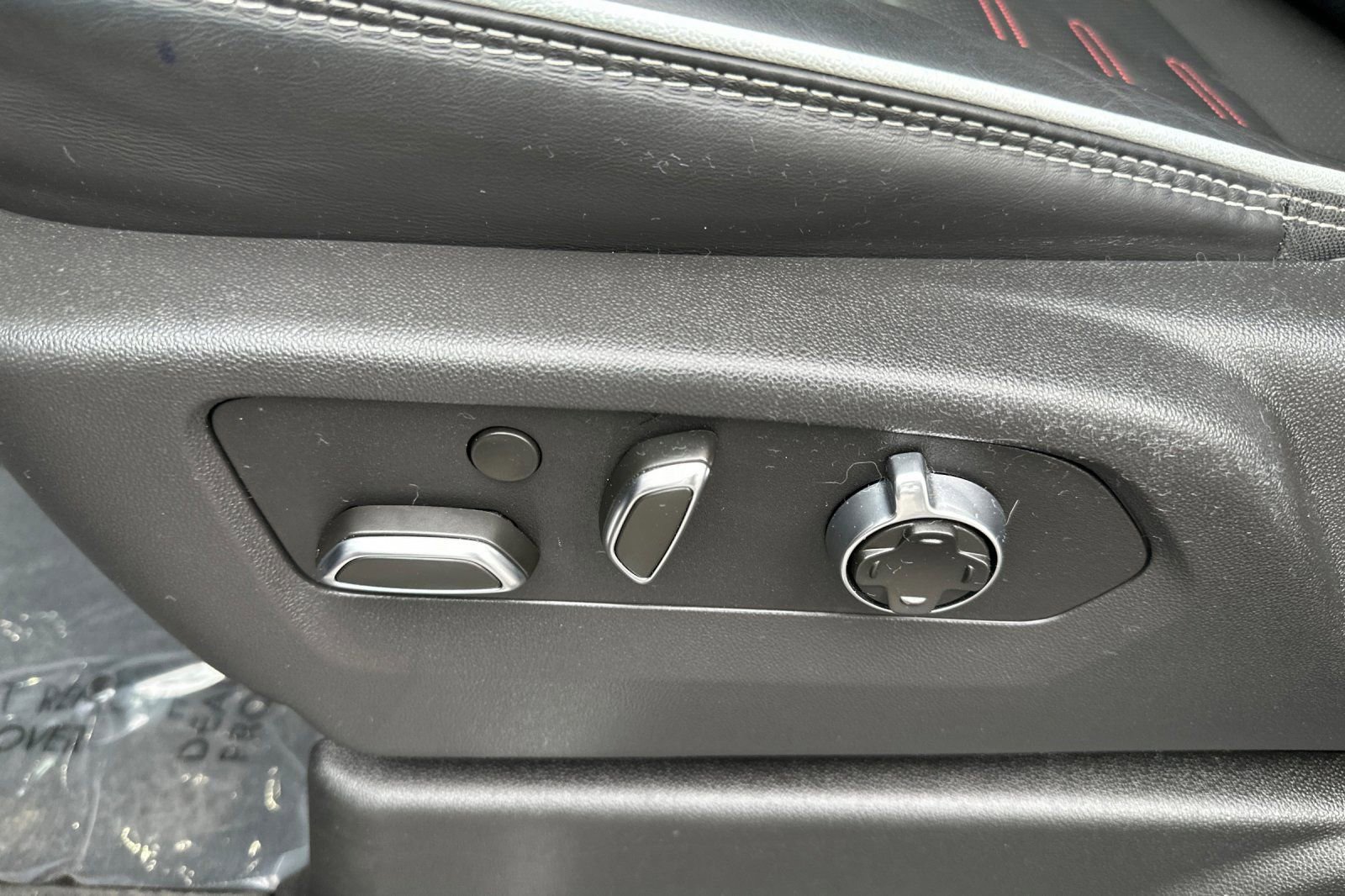 Certified 2025 GMC Yukon AT4 Ultimate image 12