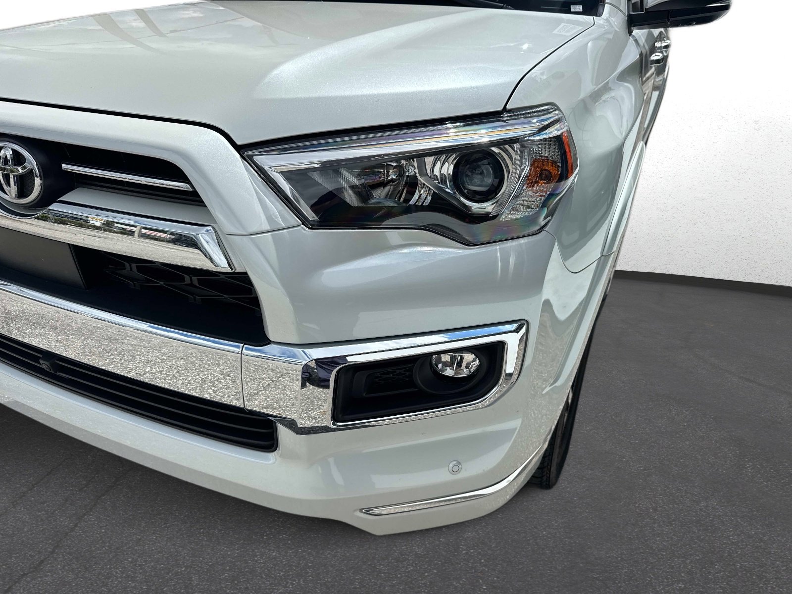 Used 2024 Toyota 4Runner Limited AWD/4WD image 9