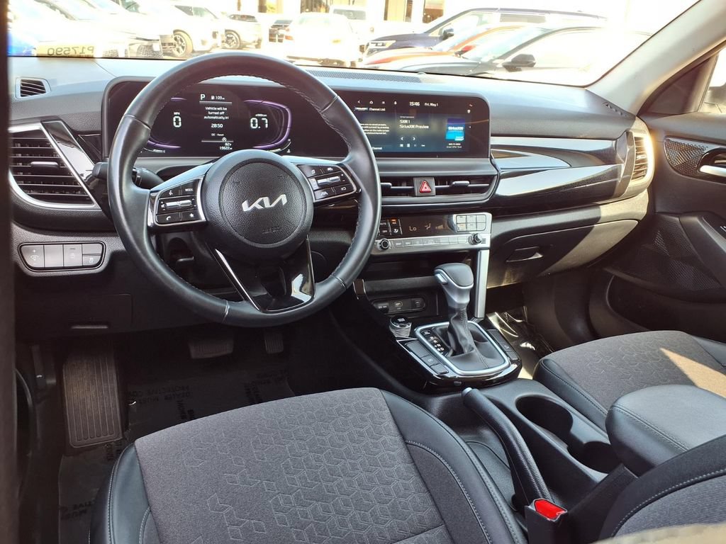 Used 2025 Kia Seltos S FWD image 11