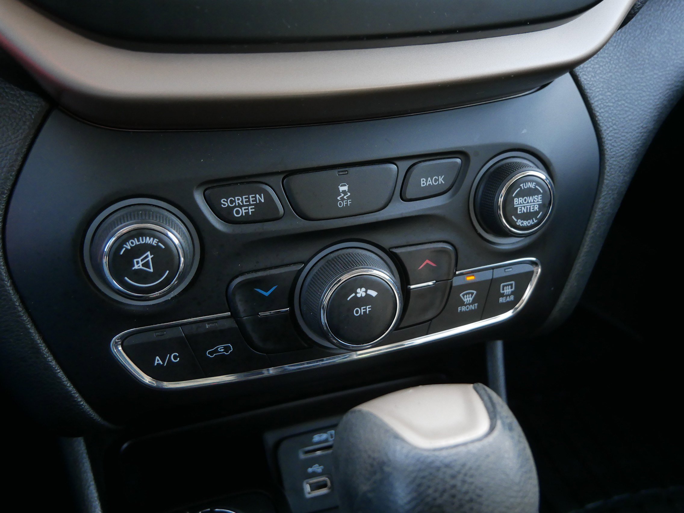 Used 2014 Jeep Cherokee Latitude w/ Cold Weather Group image 25