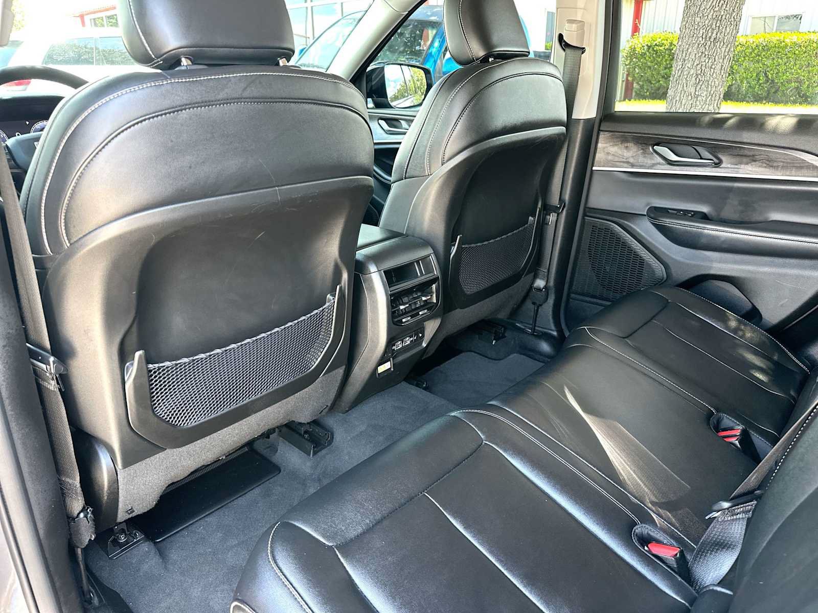 Used 2023 Jeep Grand Cherokee Limited w/ Black Appearance Package RWD image 24