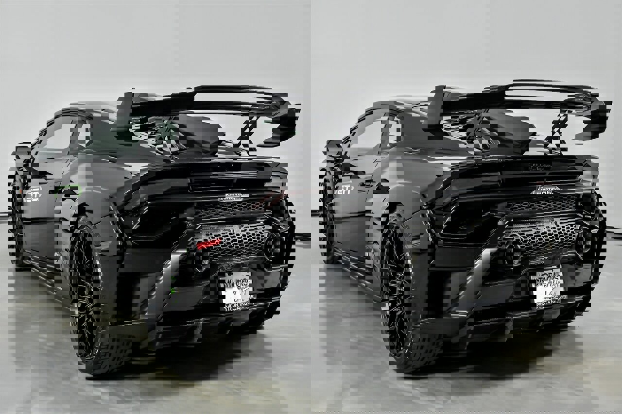 Used 2022 Lamborghini Huracan STO image 10