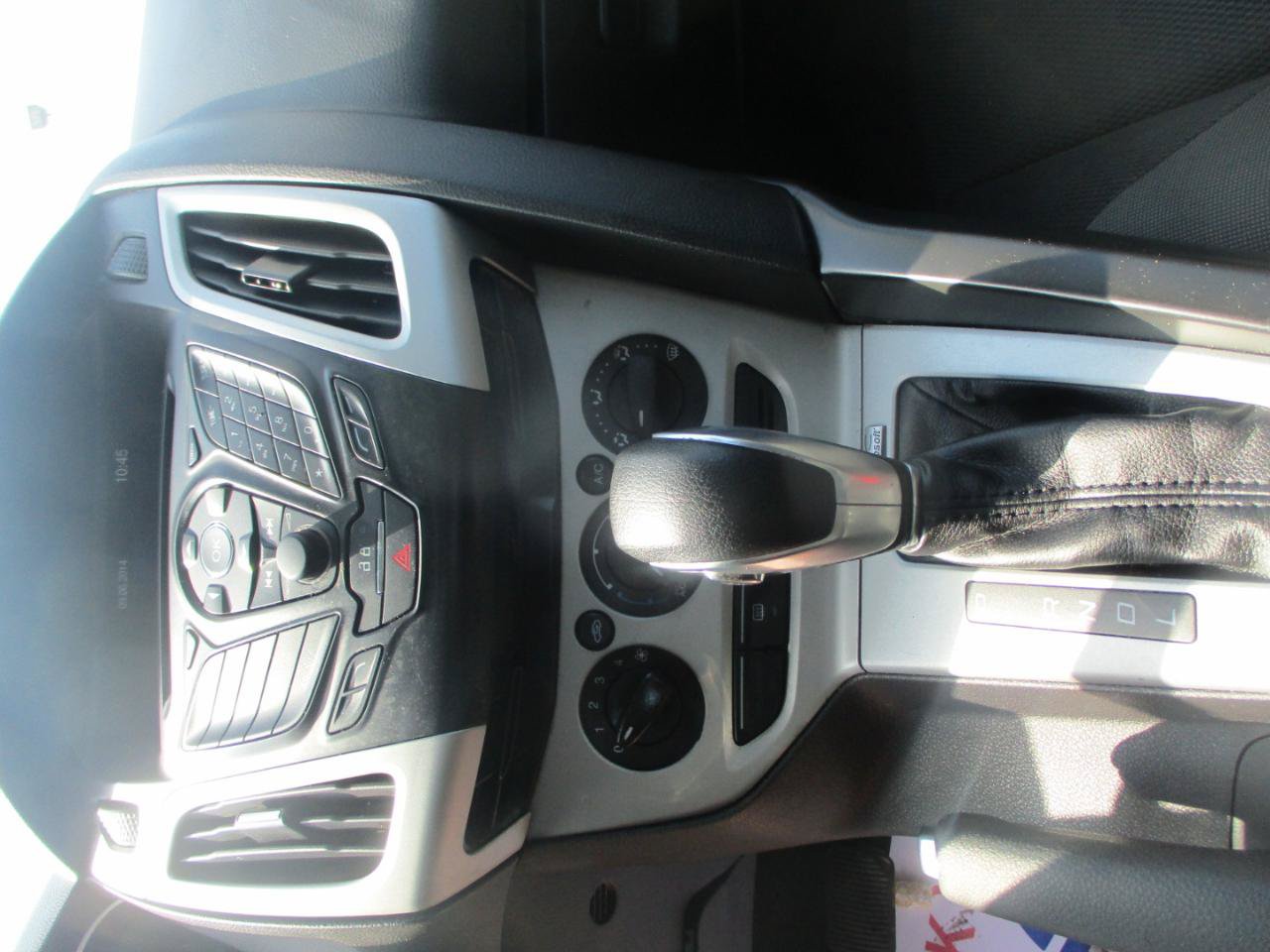 Used 2014 Ford Focus SE w/ SE Winter Package FWD image 12