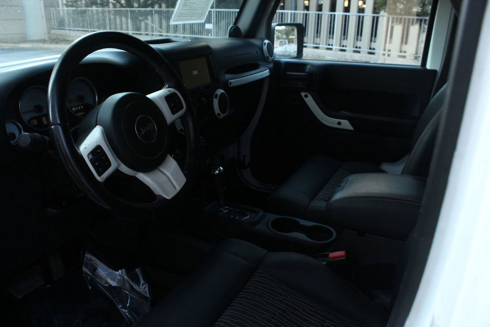 Used 2012 Jeep Wrangler Unlimited Sahara AWD/4WD image 13