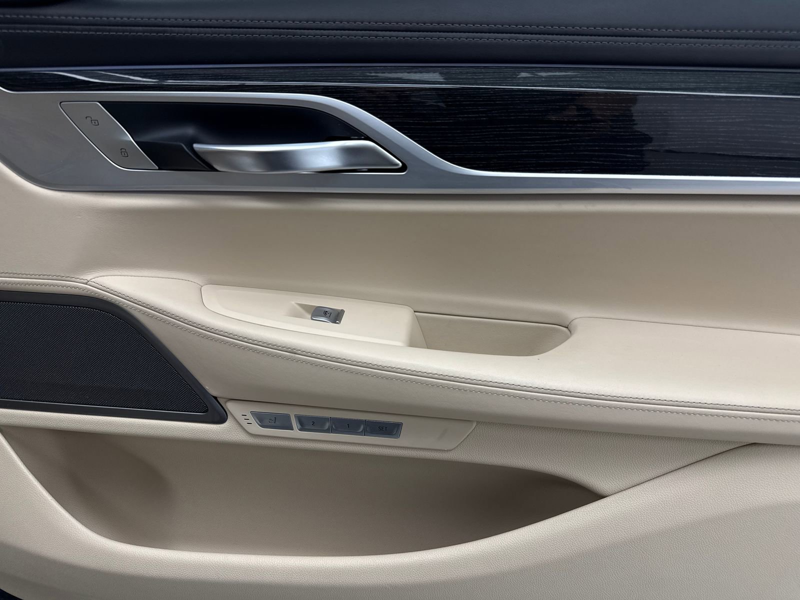 Used 2017 BMW 750i image 43