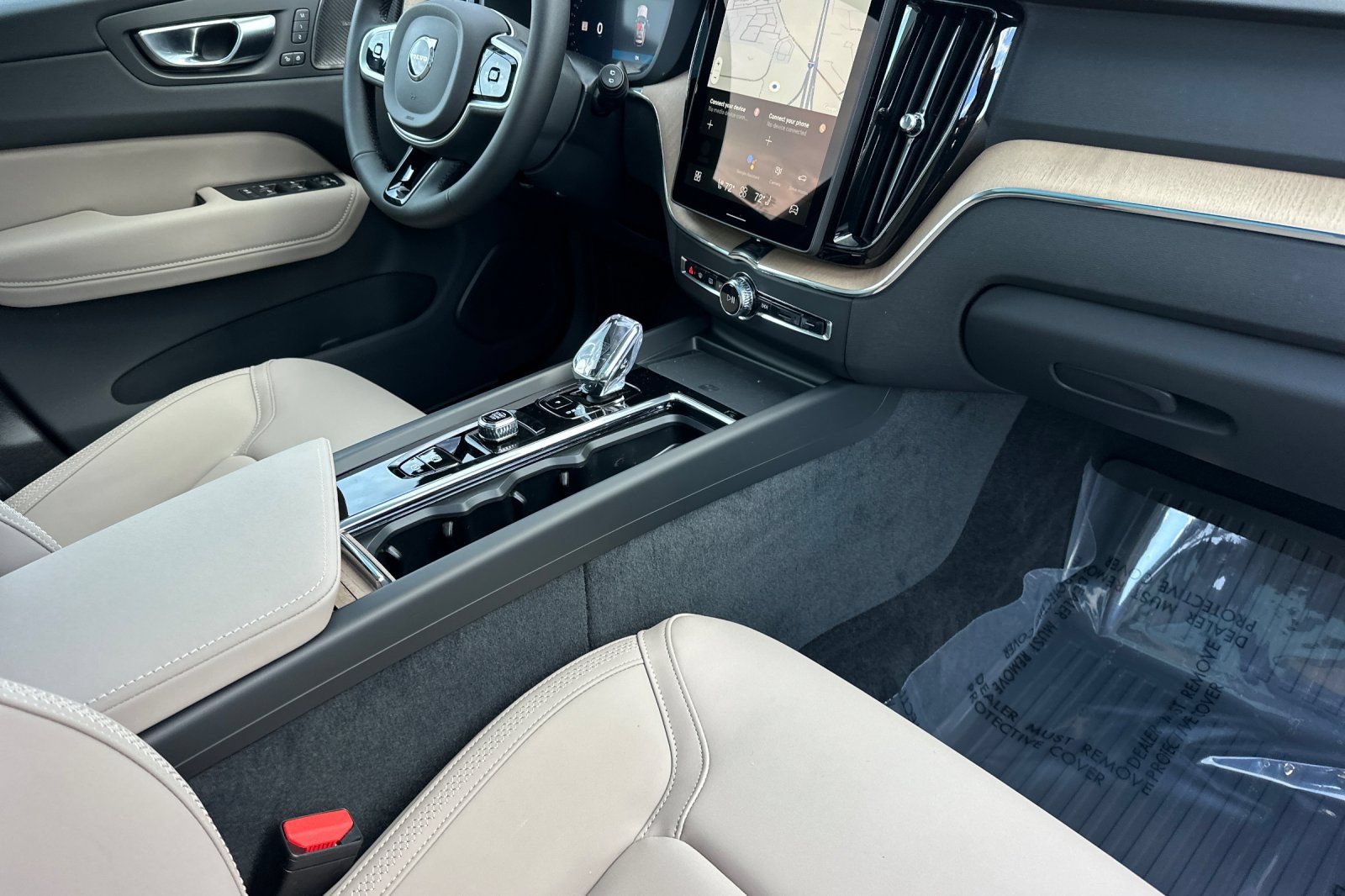 New 2026 Volvo XC60 B5 Plus w/ Climate Package AWD/4WD image 15