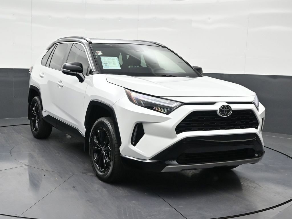 Used 2025 Toyota RAV4 XSE AWD/4WD image 7