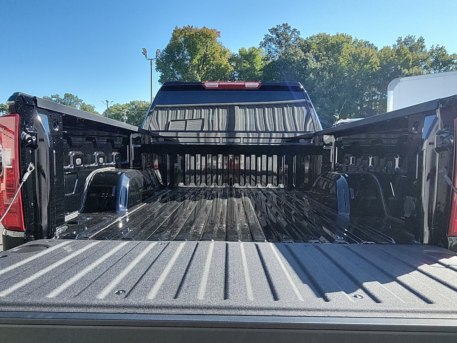 New 2026 Chevrolet Silverado 1500 Custom w/ LPO, Dark Essentials Package AWD/4WD image 25