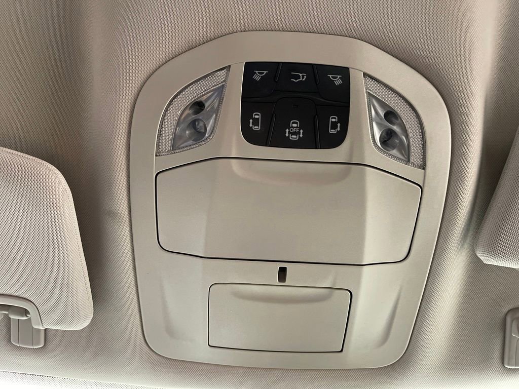 Used 2024 Chrysler Pacifica Touring-L image 29