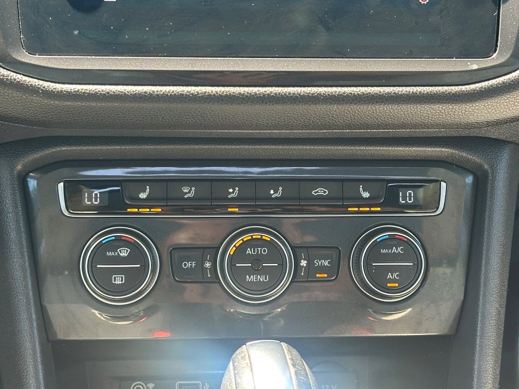 Used 2018 Volkswagen Tiguan SE w/ Panoramic Sunroof Package AWD/4WD image 25