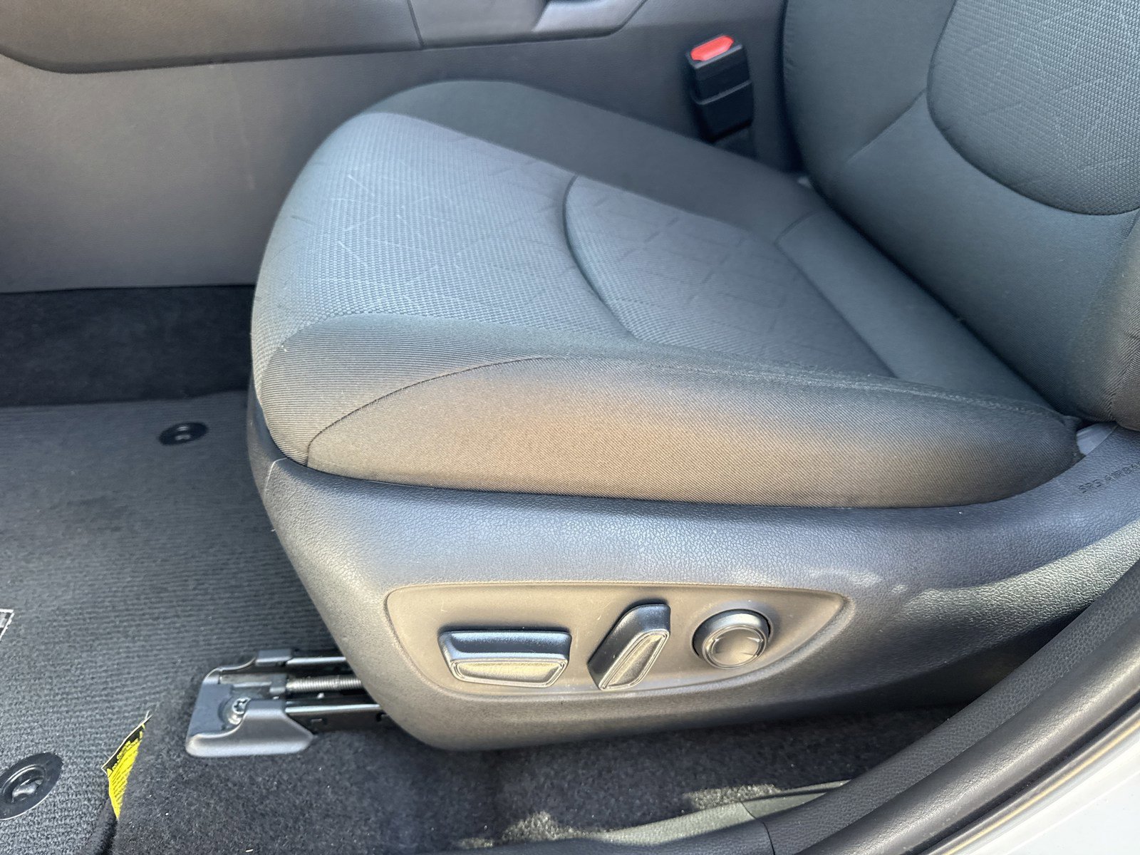 Used 2025 Toyota RAV4 XLE image 12