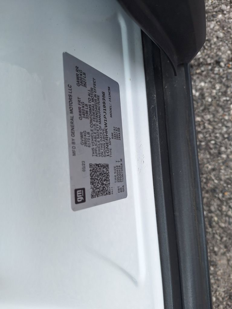 Used 2023 Chevrolet Traverse LT image 32