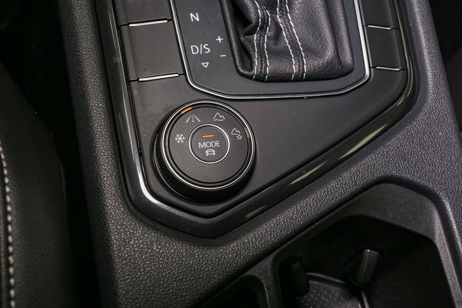 Certified 2021 Volkswagen Tiguan SE AWD/4WD image 35