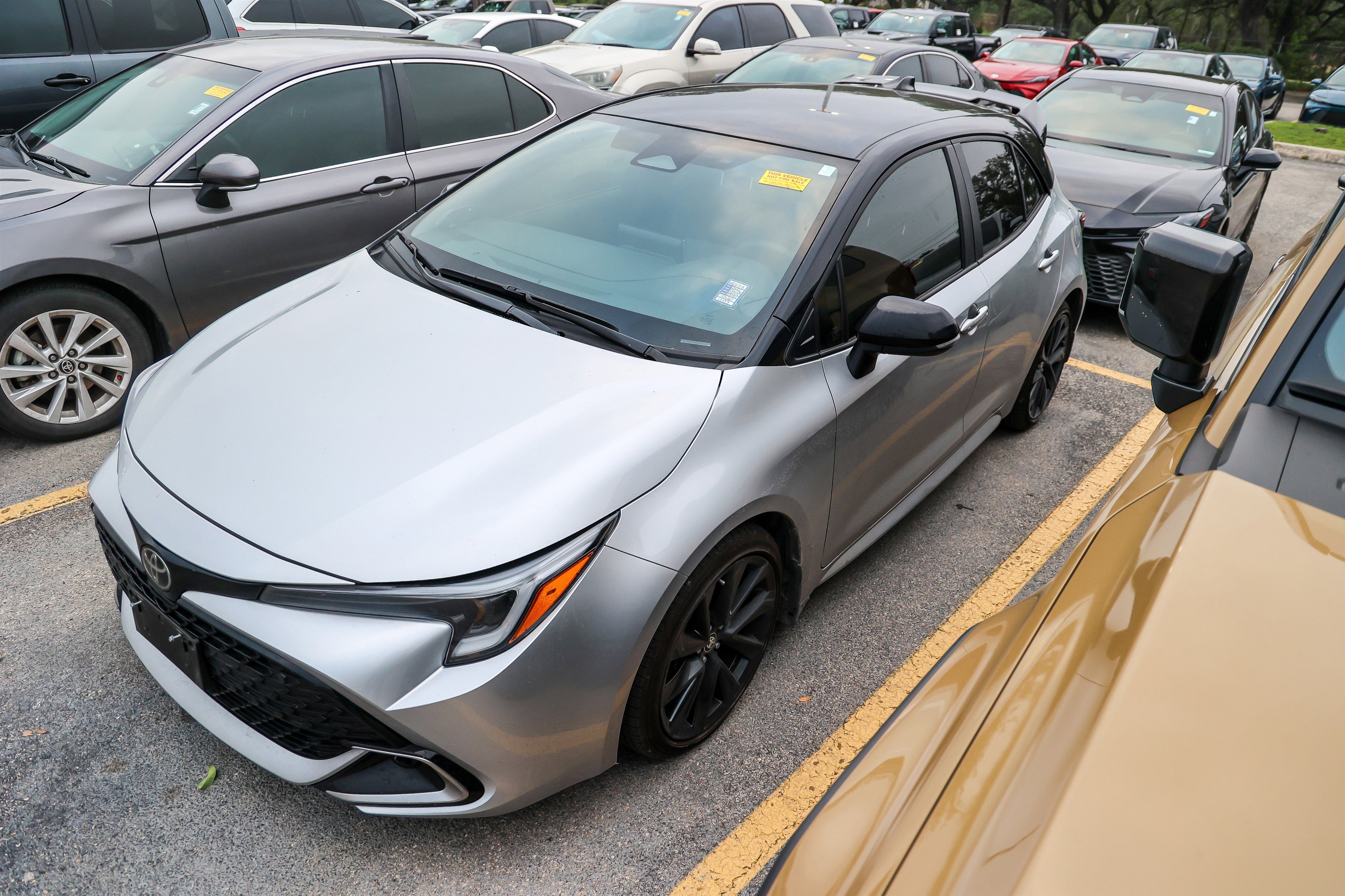 Used 2025 Toyota Corolla XSE FWD image 3