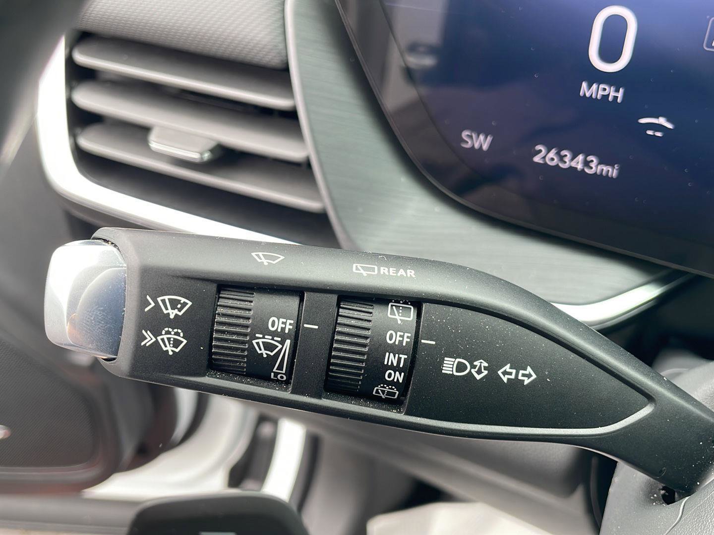 Used 2025 Buick Envision Preferred AWD/4WD image 19