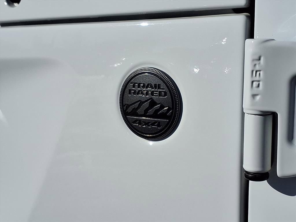 Used 2025 Jeep Wrangler Sport S image 21