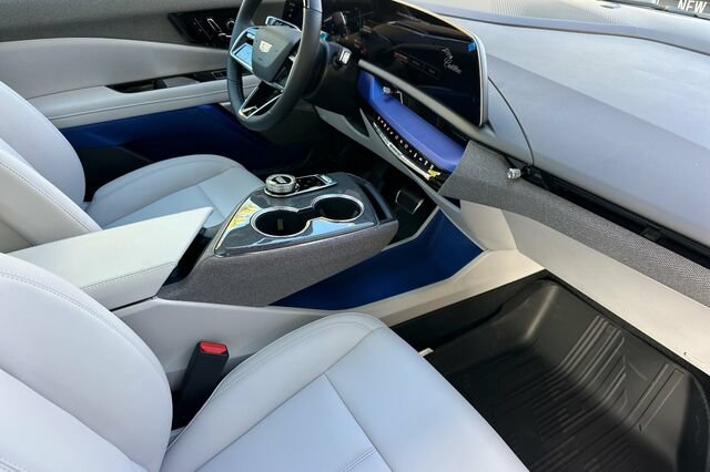 New 2027 Cadillac Optiq Sport w/ LPO, Floor Liner Package AWD/4WD image 16