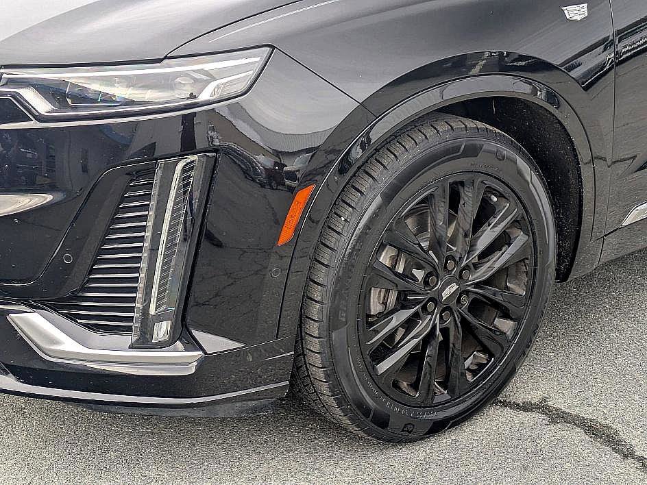 Used 2020 Cadillac XT6 Premium Luxury image 9