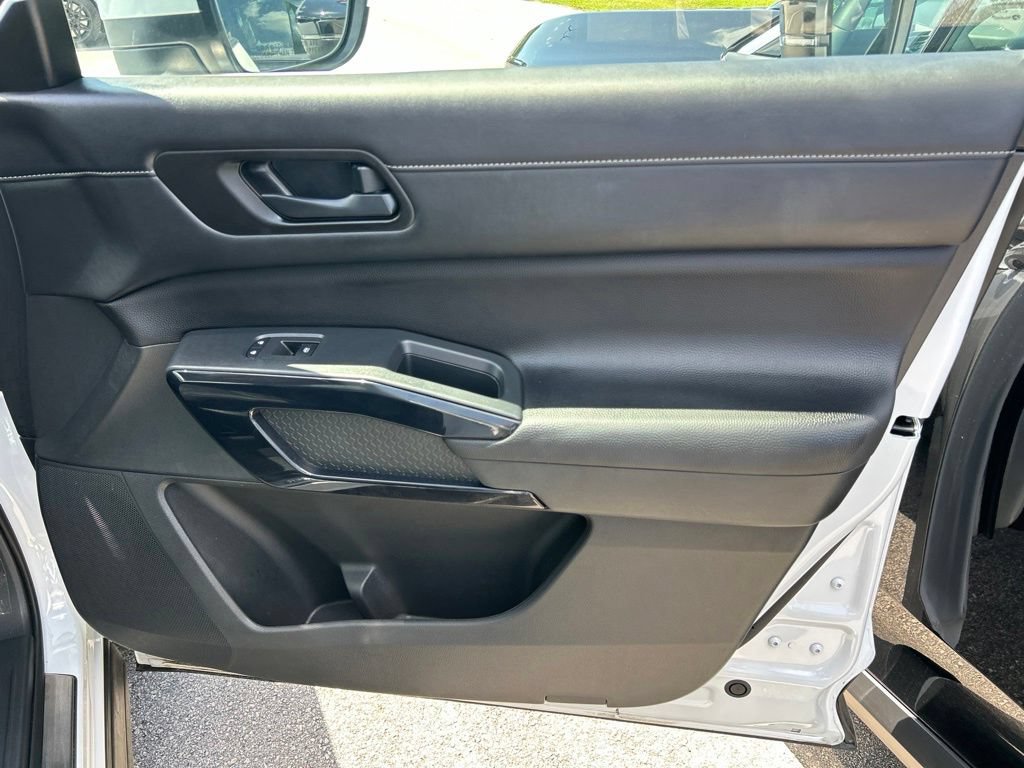 Certified 2025 Nissan Pathfinder SV w/ SV Premium Package FWD image 43