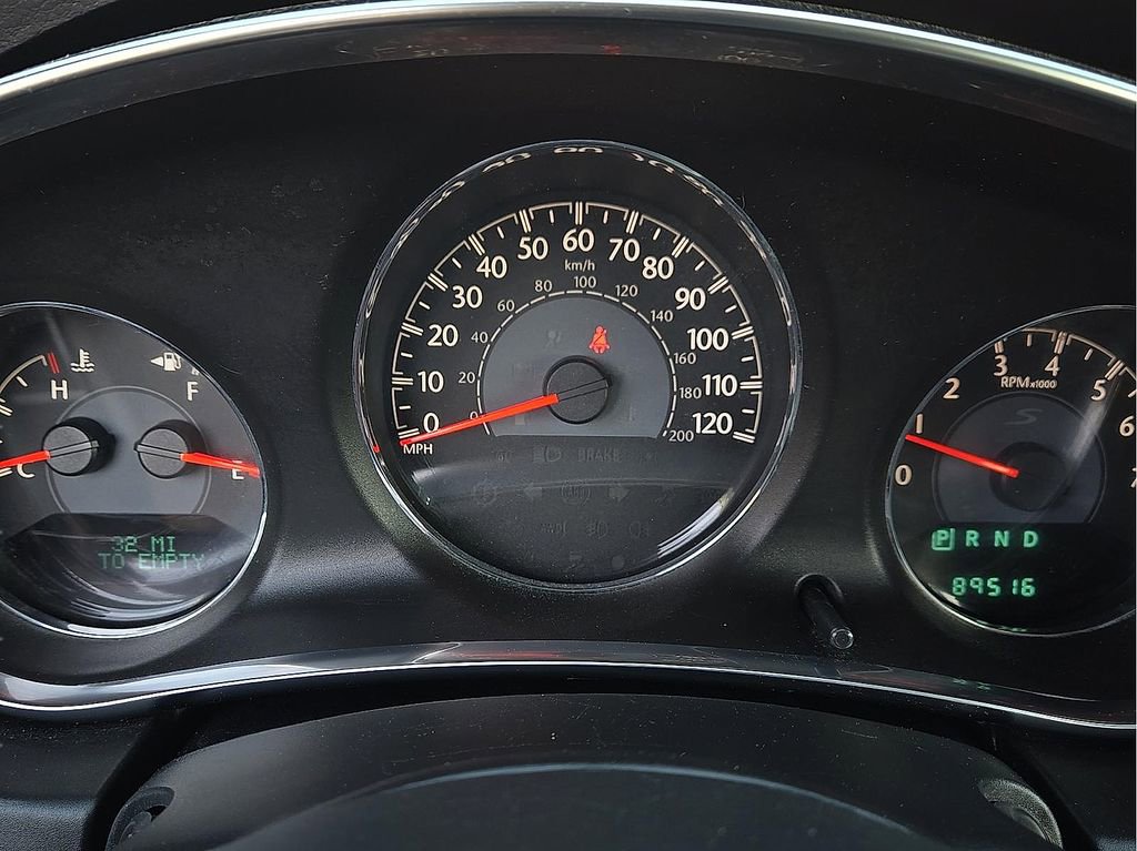 Used 2014 Chrysler 200 S FWD image 18