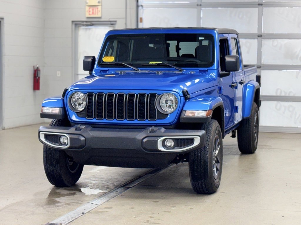 Used 2024 Jeep Gladiator Sport image 3