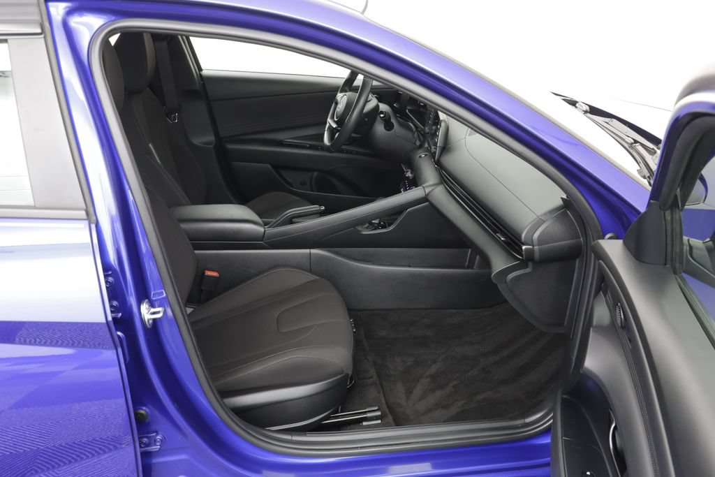 Used 2025 Hyundai Elantra Sport FWD image 19