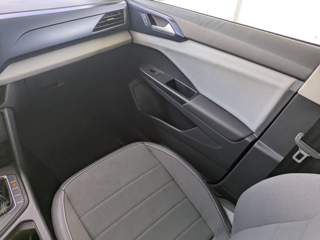 Used 2022 Volkswagen Taos SE image 19