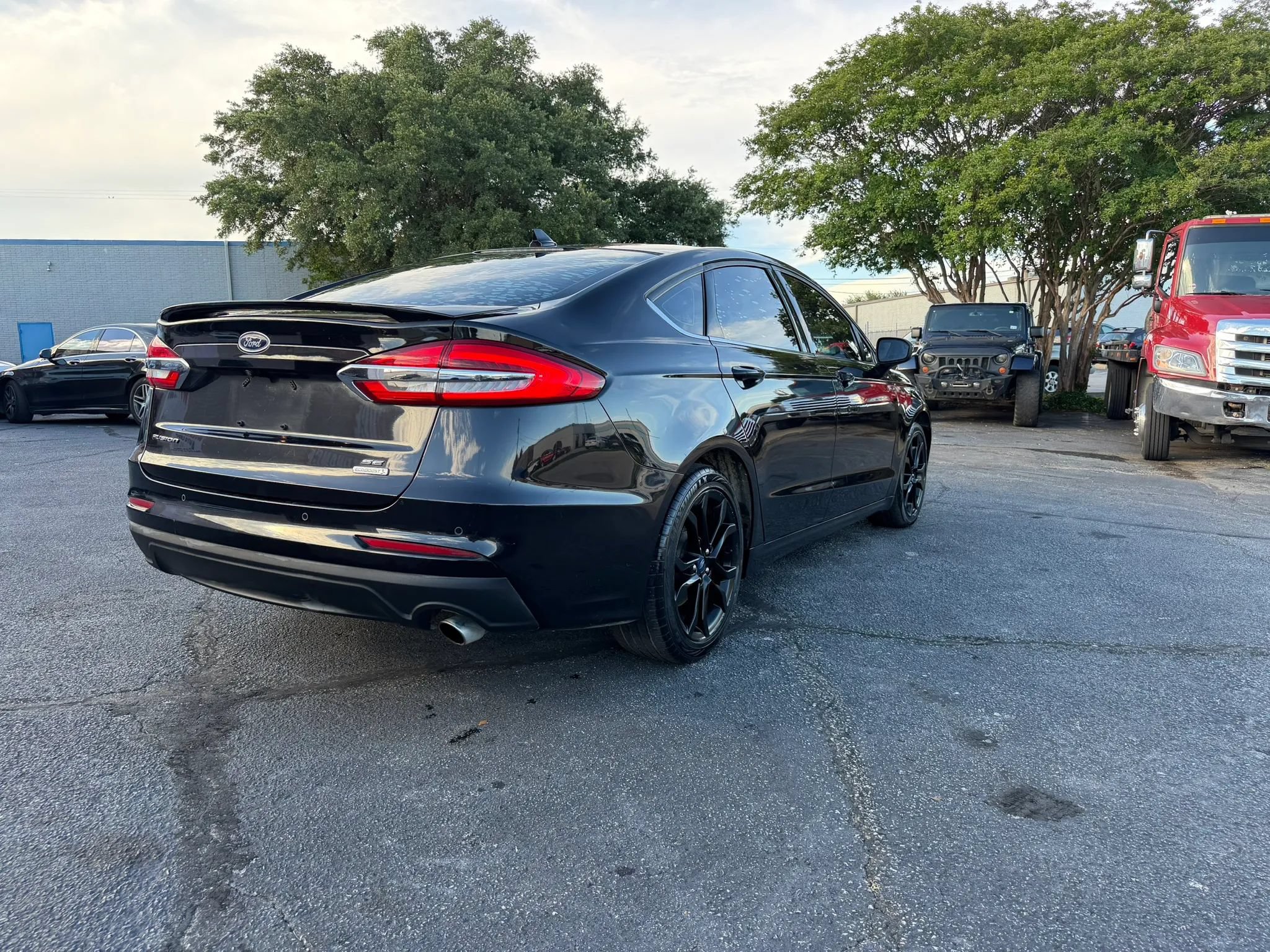 Used 2019 Ford Fusion SE w/ Equipment Group 151A FWD image 5