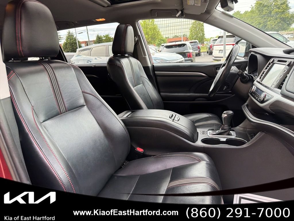 Used 2019 Toyota Highlander SE AWD/4WD image 11